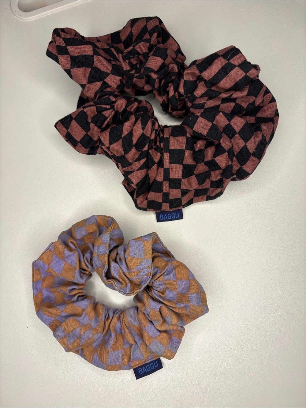 BAGGU Checkerboard Scrunchies in Black & Rust and Lavender & Tan